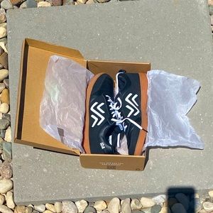 Indoor IDA soccer cleats. Size 7.5. Worn twice.